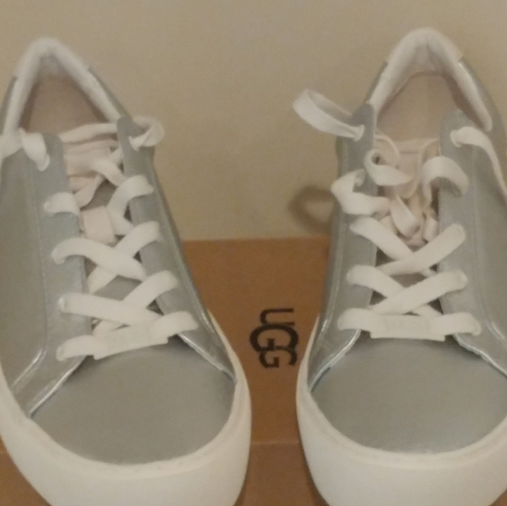UGG silver platform snbeakers NEW !